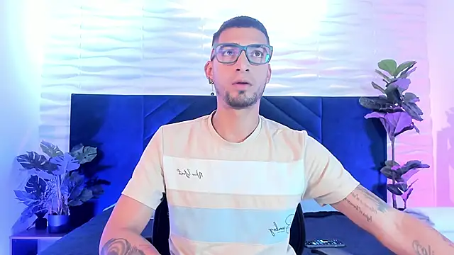 Snapshot of DrakeNeumann chatting on February 2026 03:21:02 AM DrakeNeumann online show from February 2026 03:21:02 AM