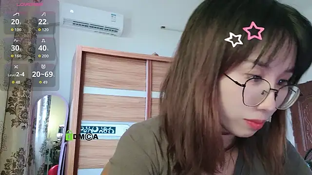 Snapshot of Lili_666 chatting on October 2025 08:33:02 AM Lili 666 online show from October 2025 08:33:02 AM