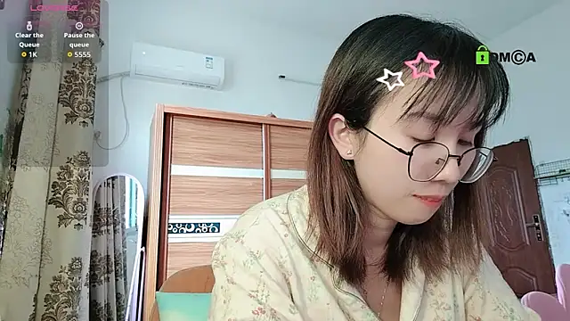 Snapshot of Lili_666 chatting on October 2025 08:03:01 AM Lili 666 online show from October 2025 08:03:01 AM