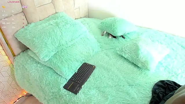 Valeria Thompson1 online show from January 2025 08:43:02 PM