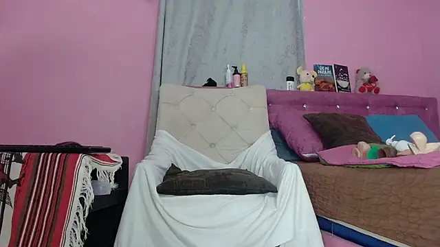 Snapshot of KeillyDiaz chatting on December 2024 09:02:02 AM KeillyDiaz online show from December 2024 09:02:02 AM