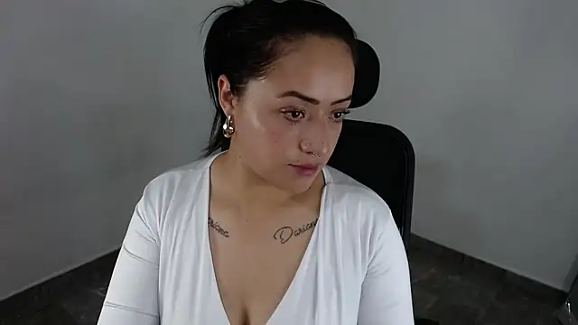 jjulietha95 online show from June 2026 01:43:02 AM