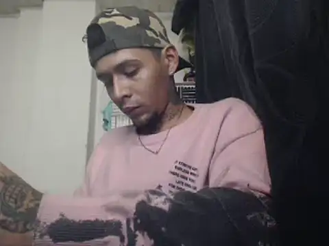 Snapshot of RickyGrey77 chatting on January 2025 01:52:02 AM RickyGrey77 online show from January 2025 01:52:02 AM