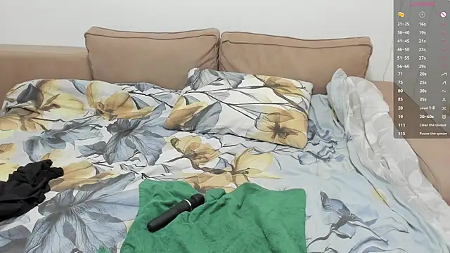 1lindsey1 online show from April 2026 11:46:02 AM