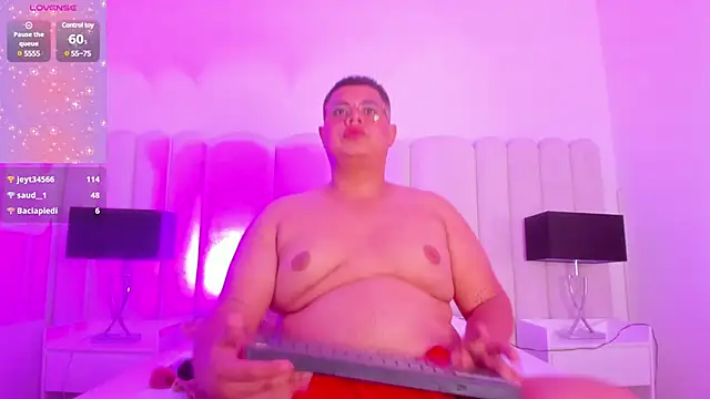 Snapshot of Tom_Silver__ chatting on December 2024 02:32:01 AM Tom Silver online show from December 2024 02:32:01 AM