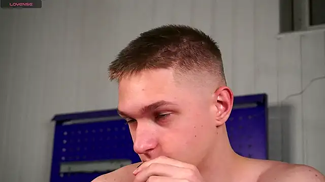 dustyn fox online show from December 2025 03:05:01 PM