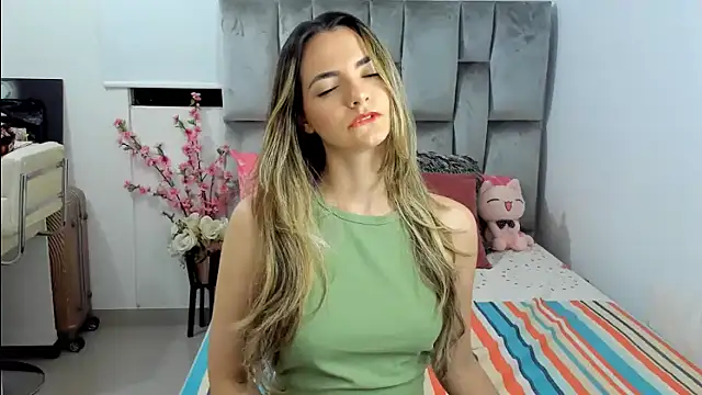 Snapshot of baby-miah chatting on December 2024 03:14:02 AM baby-miah online show from December 2024 03:14:02 AM