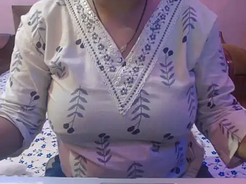 Snapshot of cute-priy chatting on June 2026 04:34:01 AM cute-priy online show from June 2026 04:34:01 AM