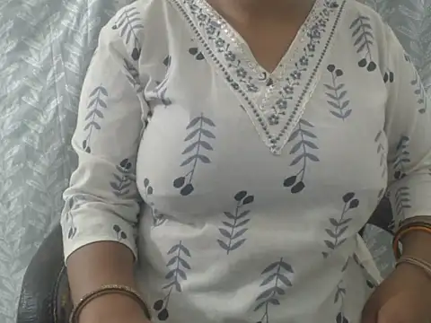 Snapshot of cute-priy chatting on July 2026 03:08:01 AM cute-priy online show from July 2026 03:08:01 AM