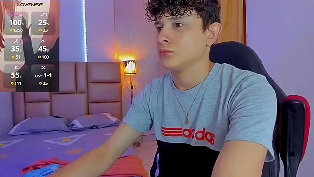 Snapshot of Nathan_Bluee chatting on February 2025 01:48:02 PM Nathan Bluee online show from February 2025 01:48:02 PM