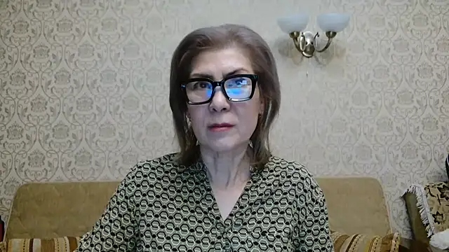 Elegant00Lady online show from November 2025 01:25:02 PM