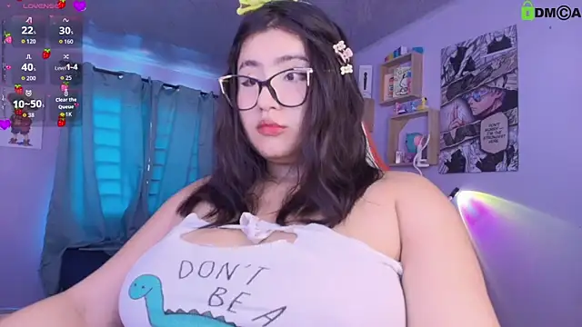 Snapshot of juli_juliana chatting on May 2026 05:52:01 PM juli juliana online show from May 2026 05:52:01 PM