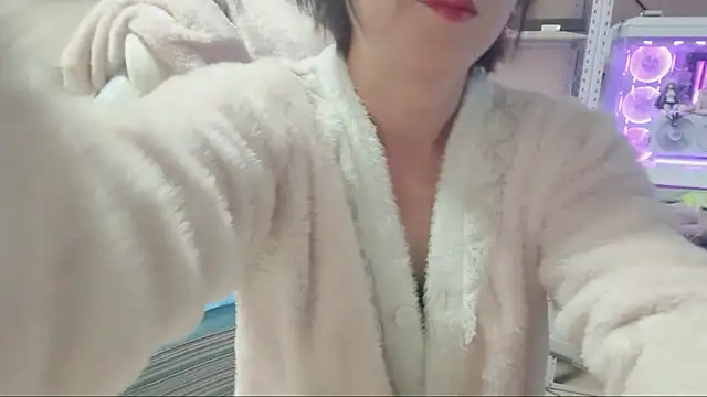 Snapshot of majlee2024 chatting on October 2025 01:51:01 PM majlee2024 online show from October 2025 01:51:01 PM