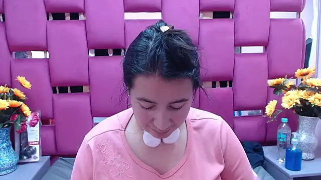 NaomyPrinces online show from December 2024 04:28:01 PM