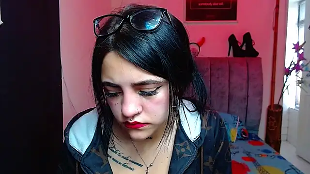 Violettasquirt online show from October 2025 01:34:01 PM