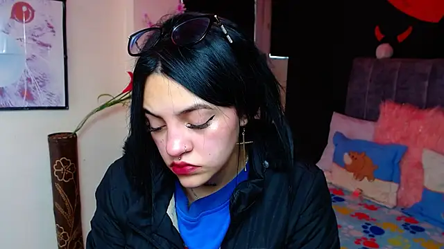 Violettasquirt online show from November 2025 01:54:02 PM