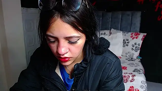 Violettasquirt online show from March 2026 01:33:01 PM