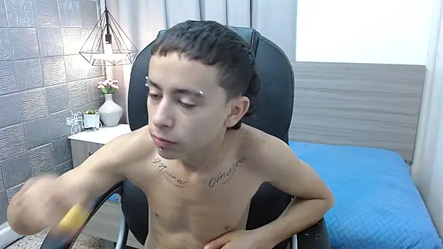 Xavii18 online show from December 2024 04:16:01 PM