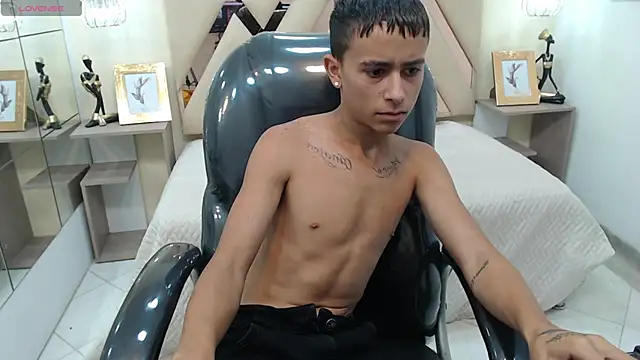 Xavii18 online show from January 2025 03:21:01 PM