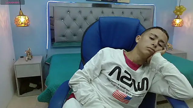 Xavii18 online show from February 2025 04:03:01 PM