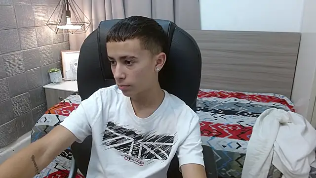 Xavii18 online show from February 2025 02:42:01 PM