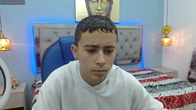 Xavii18 online show from February 2025 01:39:01 PM