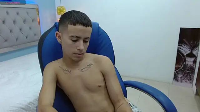 Xavii18 online show from March 2025 04:00:02 PM