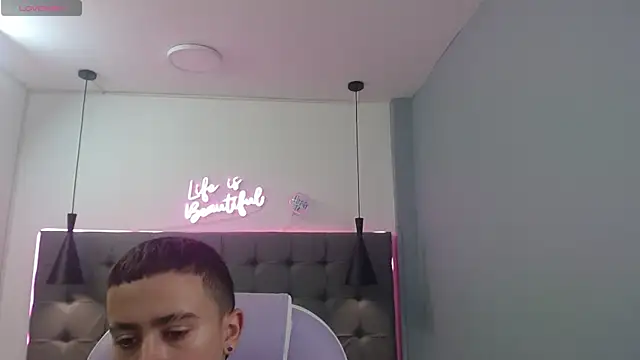 Xavii18 online show from March 2025 04:29:02 PM