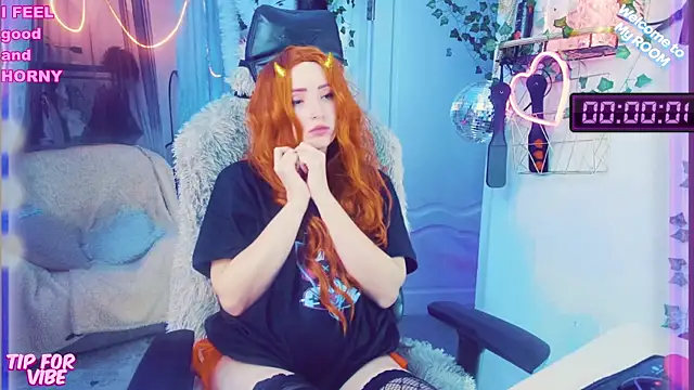 Snapshot of Toxic_Ellies chatting on December 2024 06:49:01 PM Toxic Ellies online show from December 2024 06:49:01 PM