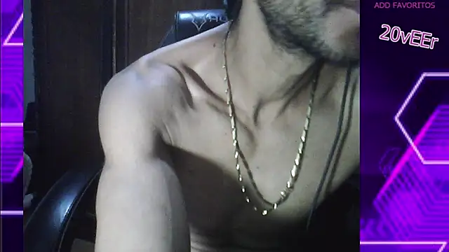 Snapshot of 20vEEr chatting on January 2025 10:43:01 PM 20vEEr online show from January 2025 10:43:01 PM