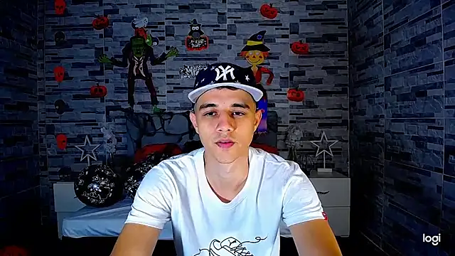 ADAM HOT online show from October 2025 08:51:01 PM