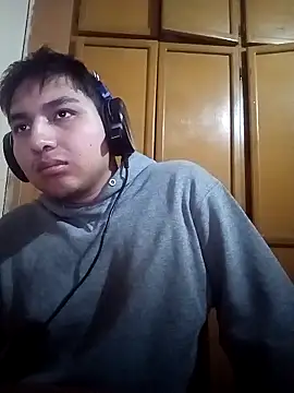 Snapshot of LoganFinds chatting on October 2025 04:35:02 AM LoganFinds online show from October 2025 04:35:02 AM