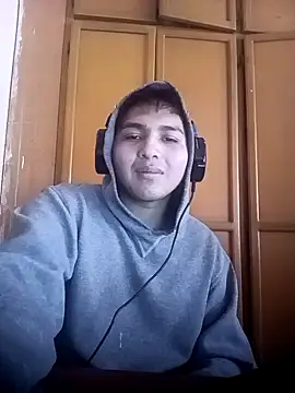 Snapshot of LoganFinds chatting on October 2025 04:41:01 PM LoganFinds online show from October 2025 04:41:01 PM