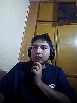 Snapshot of LoganFinds chatting on November 2025 03:20:02 AM LoganFinds online show from November 2025 03:20:02 AM