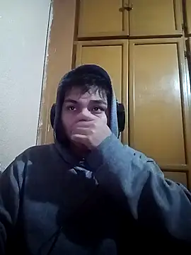 Snapshot of LoganFinds chatting on November 2025 02:43:02 AM LoganFinds online show from November 2025 02:43:02 AM