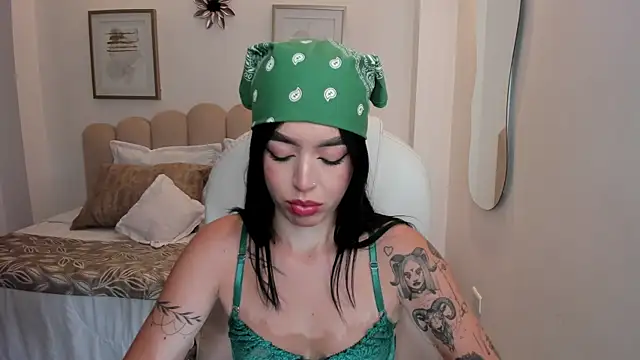 Snapshot of zoee_jackson chatting on May 2026 07:32:02 PM zoee jackson online show from May 2026 07:32:02 PM