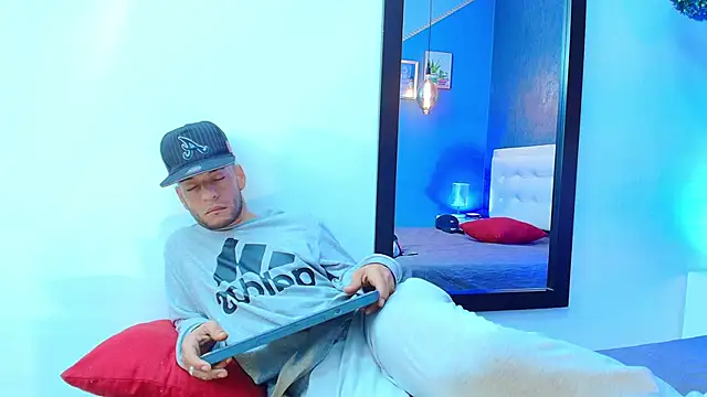 Snapshot of Andrey_u92 chatting on February 2025 04:43:01 AM Andrey u92 online show from February 2025 04:43:01 AM