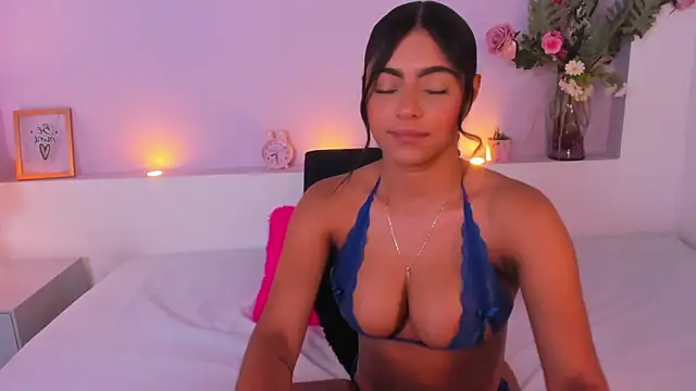 AmyBarton02 online show from December 2024 03:32:02 PM