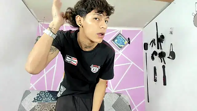 Snapshot of Fresahot2005 chatting on January 2025 07:15:01 PM Fresahot2005 online show from January 2025 07:15:01 PM