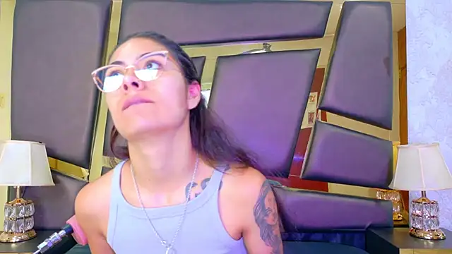 NicoleEsposito online show from December 2025 02:01:01 PM