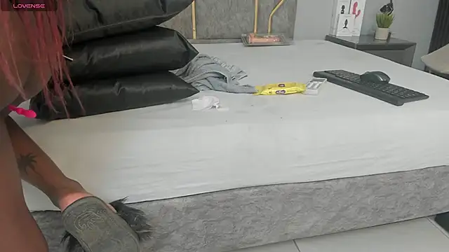 Maddyjohnsonn online show from December 2024 03:52:02 AM