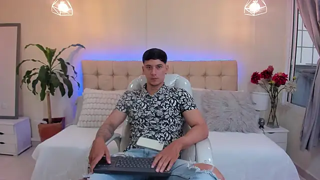 Cristopher strong online show from January 2025 12:35:01 PM