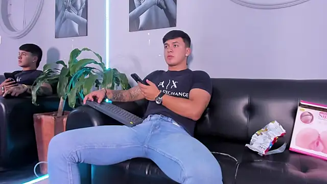 Cristopher strong online show from March 2025 03:49:02 PM