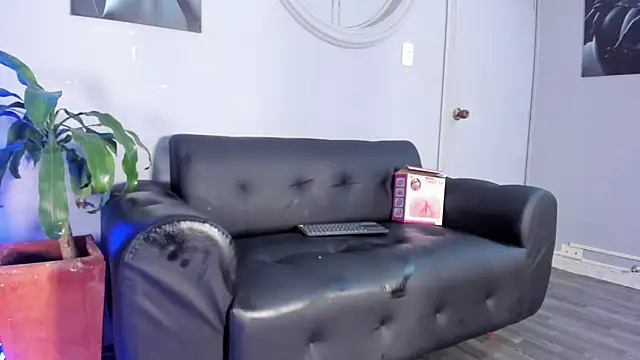 Cristopher strong online show from March 2025 03:31:02 PM