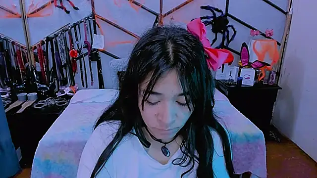 AlanaLuck online show from October 2025 12:33:01 AM