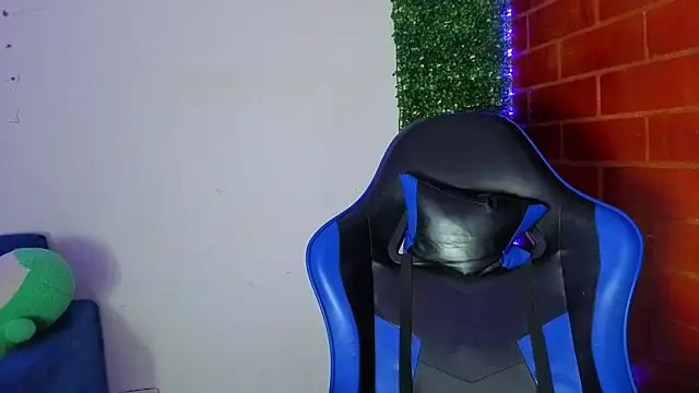 Demitryo online show from April 2026 03:32:01 AM