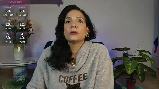 Snapshot of Elliee_ chatting on January 2025 12:36:01 AM Elliee online show from January 2025 12:36:01 AM