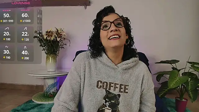 Snapshot of Elliee_ chatting on January 2025 01:15:01 PM Elliee online show from January 2025 01:15:01 PM