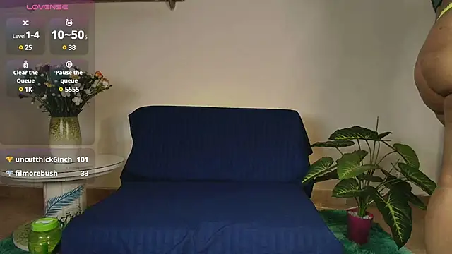 Snapshot of Elliee_ chatting on January 2025 08:12:01 PM Elliee online show from January 2025 08:12:01 PM