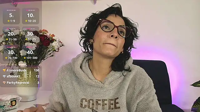 Snapshot of Elliee_ chatting on February 2025 06:48:02 PM Elliee online show from February 2025 06:48:02 PM